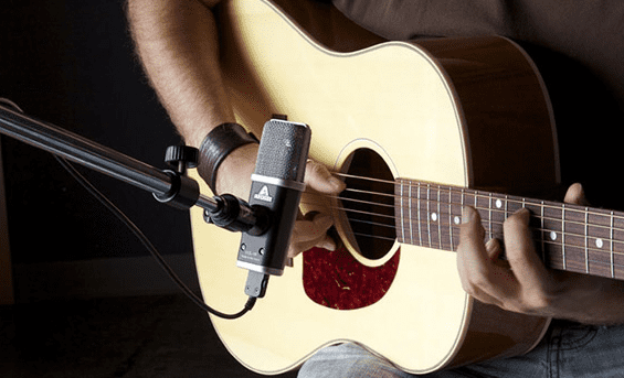 adjusting mic for recording acoustic guitar