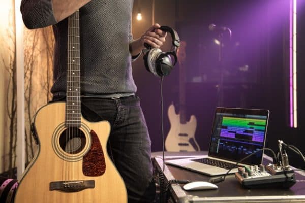 headphone for recording acoustic guitar